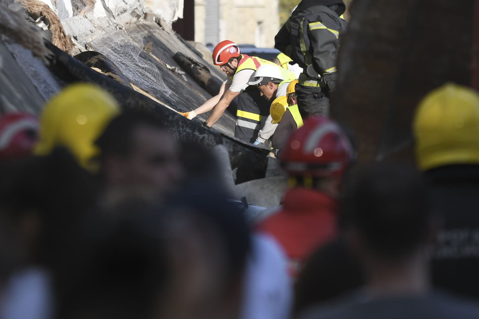 Pri zrútení strechy železničnej stanice zomrelo osem ľudí