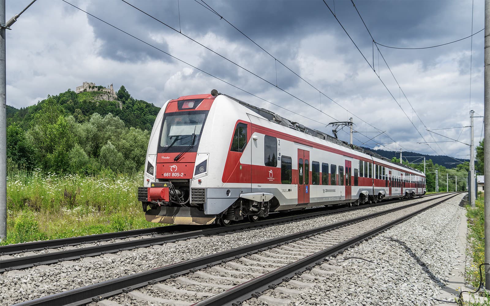 Cestovanie vlakom je dostupné pre každého, lístok si môžete pohodlne kúpiť aj online formou z domova