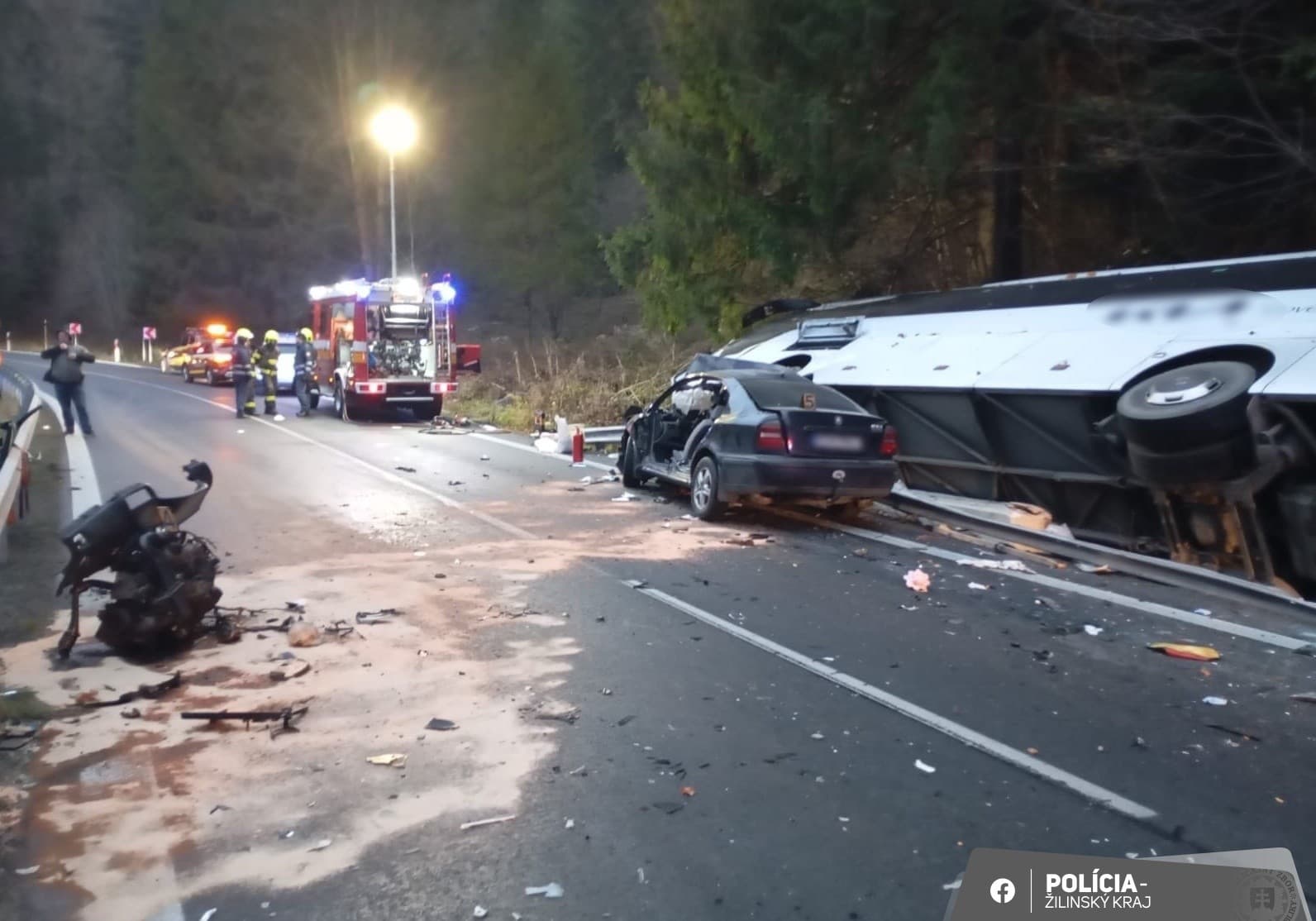 Autobus sa zrazil s osobným autom