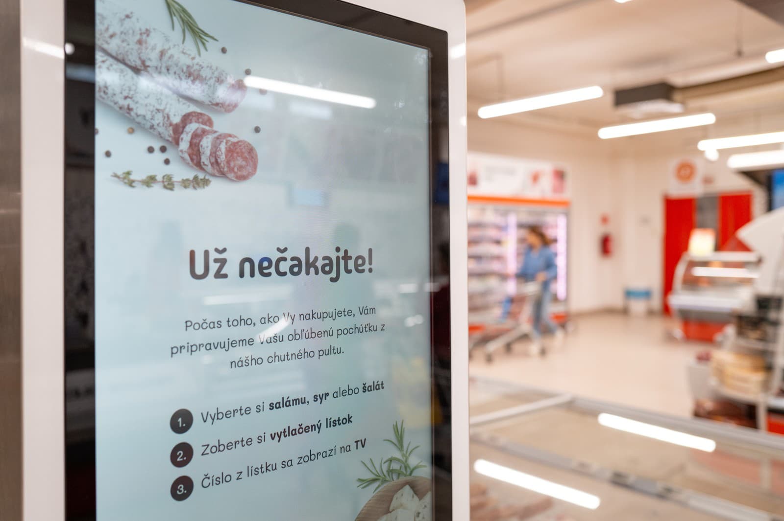 Samoobslužný kiosk v Tempo SUPERMARKET, Nové Zámky