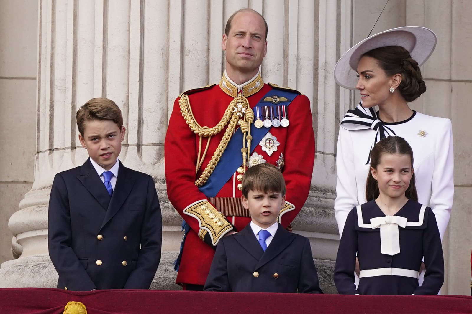 Princ William a Kate so svojimi deťmi - princom Georgeom, princom Louisom a princeznou Charlotte. 