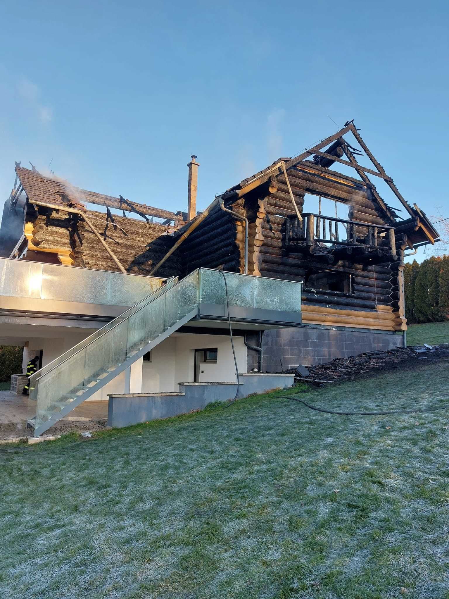 Požiar zrubového domu v obci Budmerice