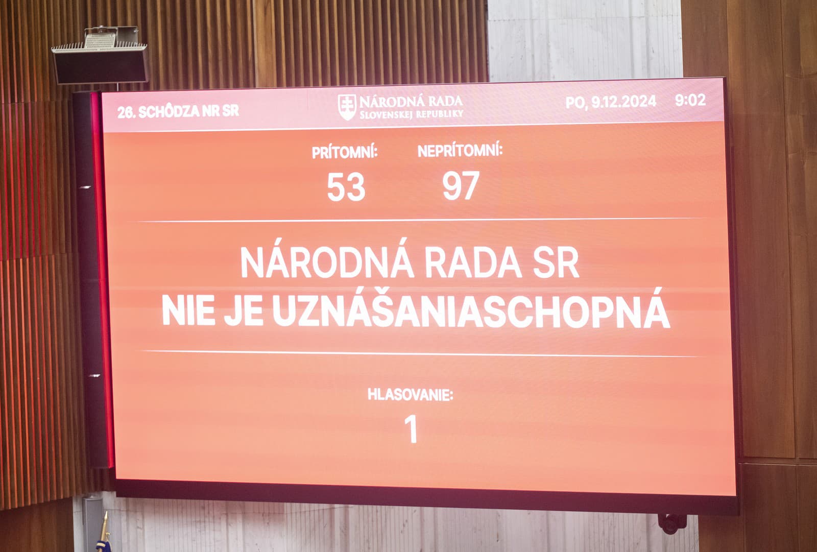 Informačná tabuľa s výsledkom hlasovania poslancov Národnej rady (NR) SR o otvorení mimoriadnej schôdze parlamentu k návrhu na odvolanie ministra vnútra Matúša Šutaja Eštoka