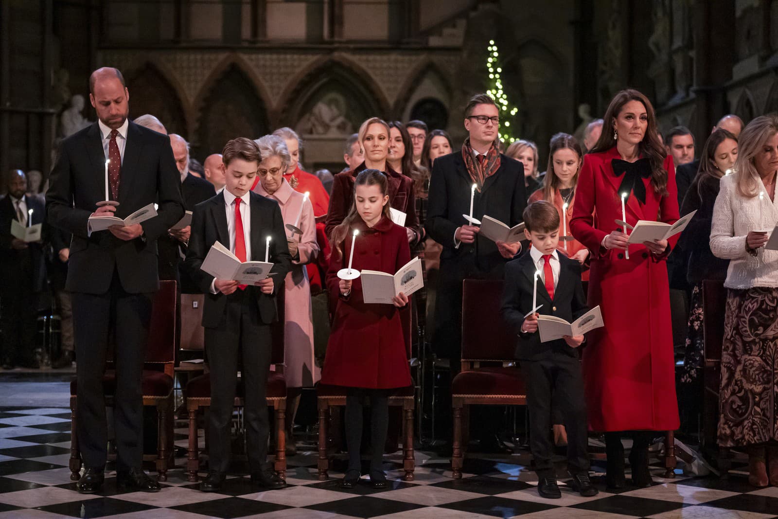 Kate Middleton so svojou rodinou na vianočnej bohoslužbe. 