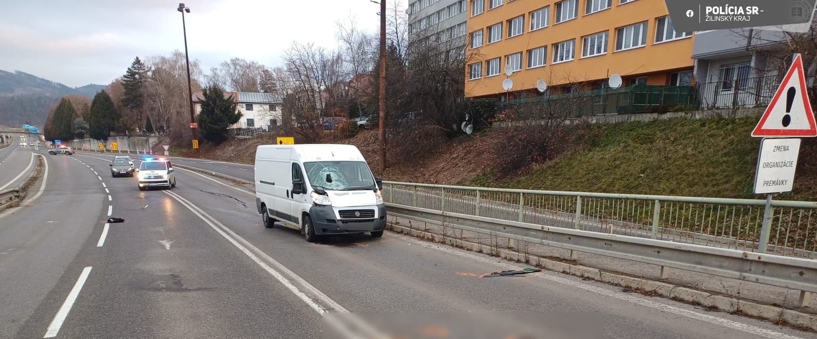 Chodec utrpel po zrážke s autom život ohrozujúce zranenia