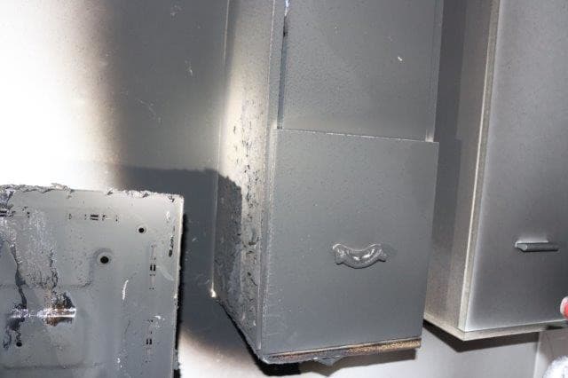 Pozor na pálenie sviečok!