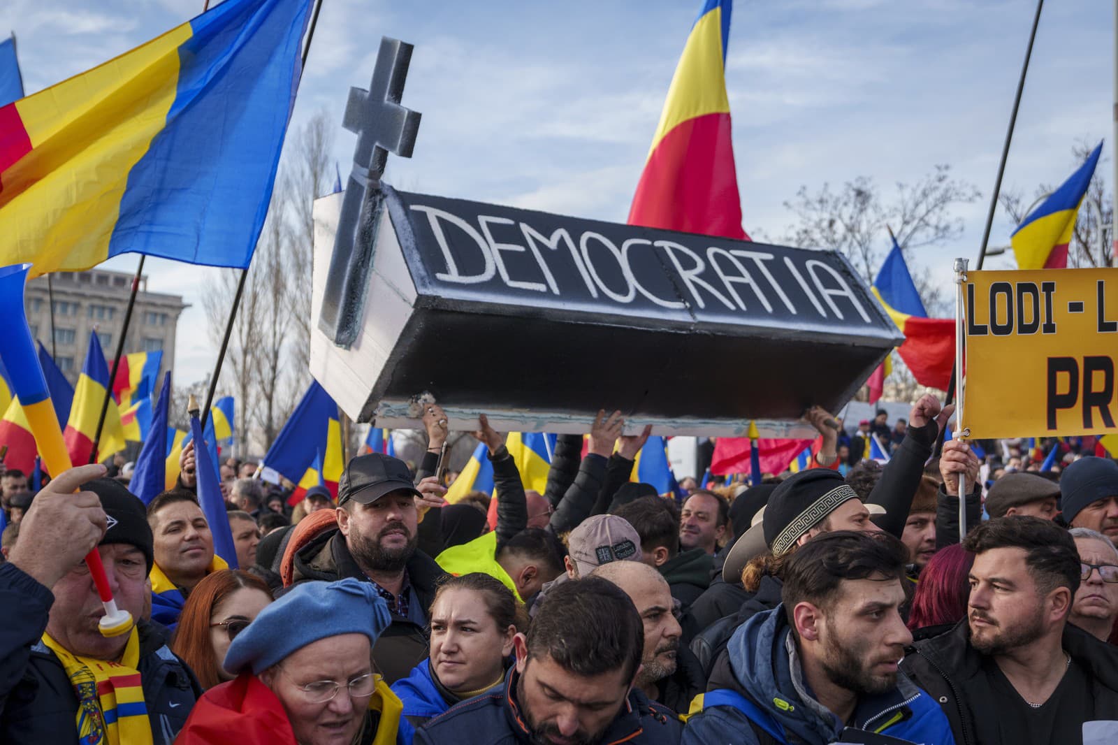 Tisícky prívržencov Georgesca protestovali