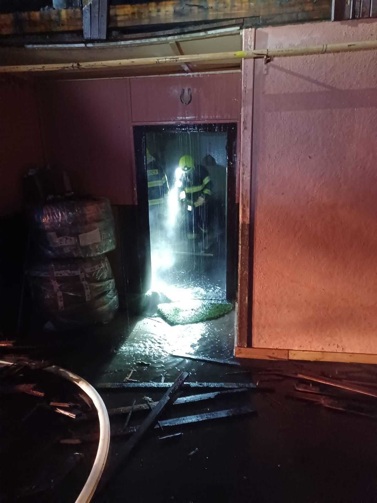 Požiar stavebnín v Skalici