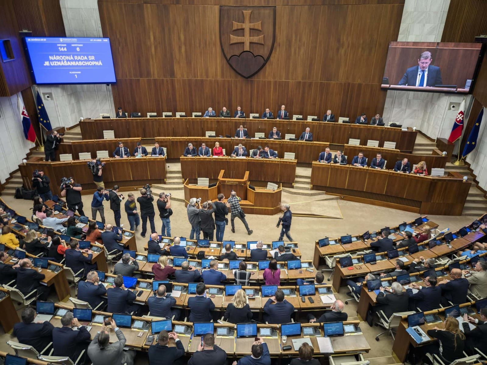 Zákon o mimovládkach parlament