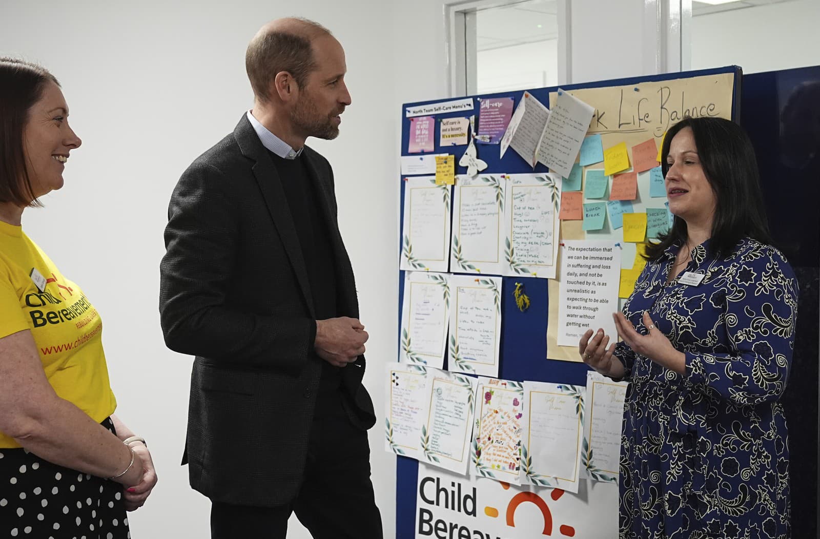 Princ William počas návštevy Child Bereavement UK