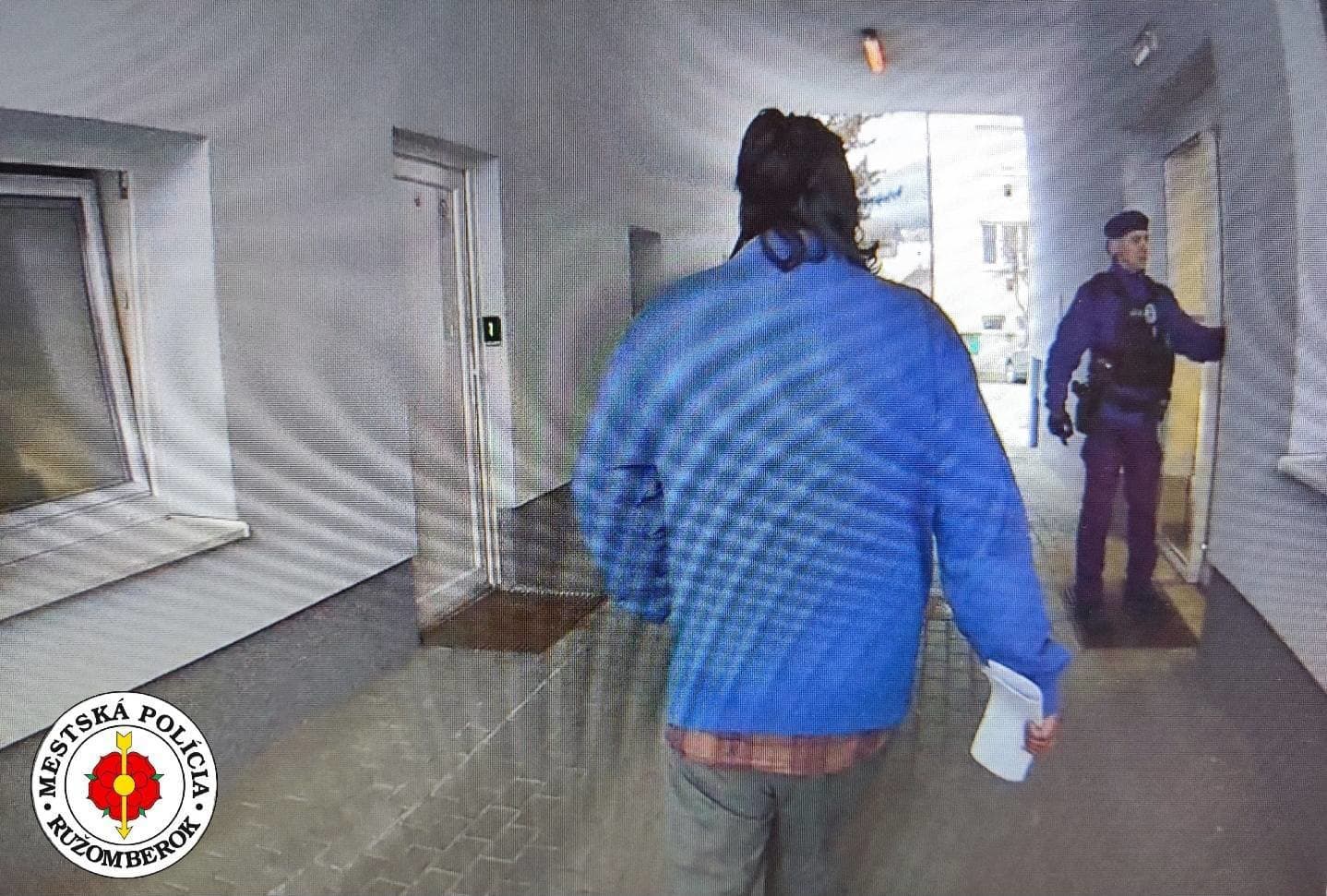 Policajný zásah na vrátnici