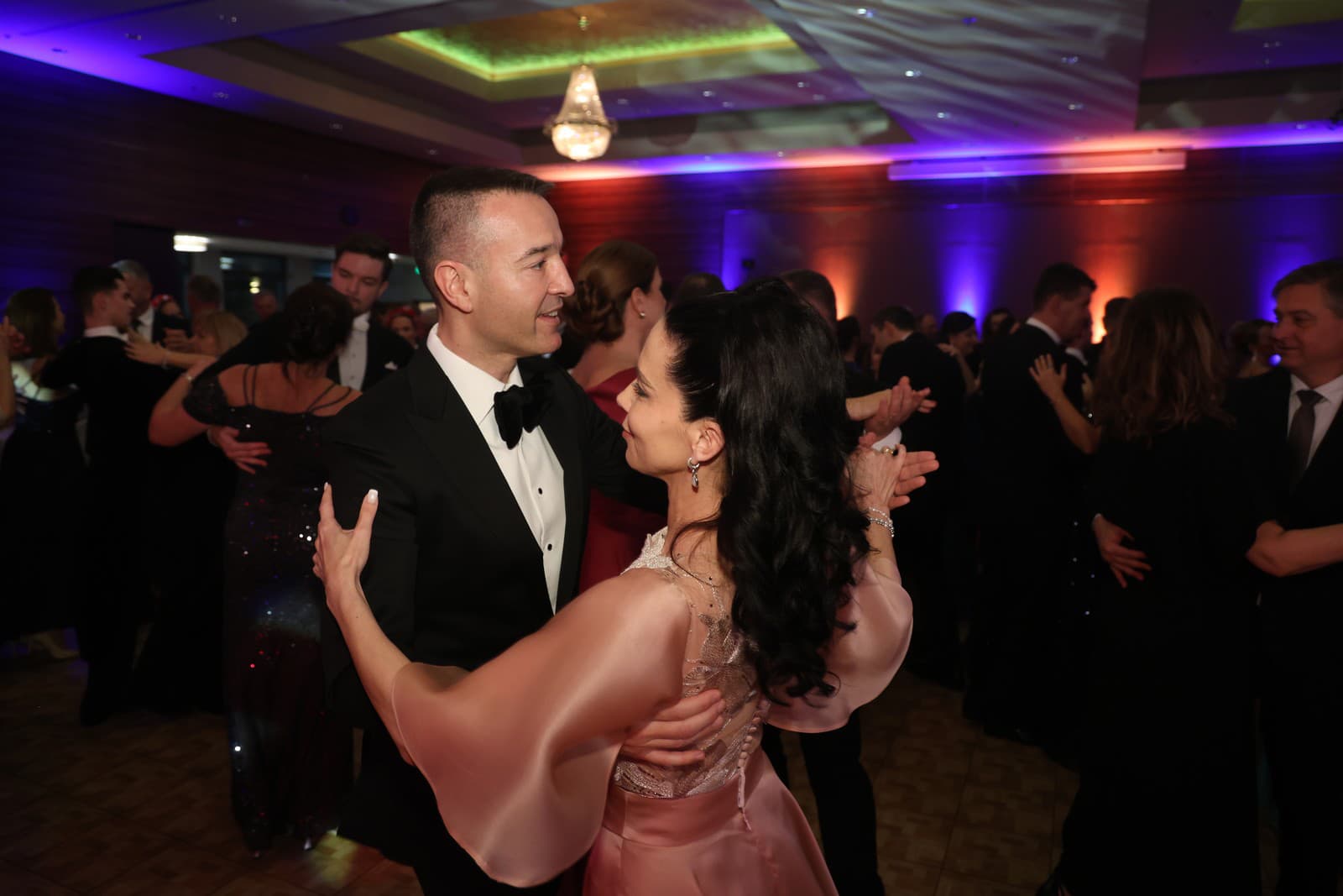 2. univerzitný ples v Trnave. Na snímke Tomáš Drucker s manželkou