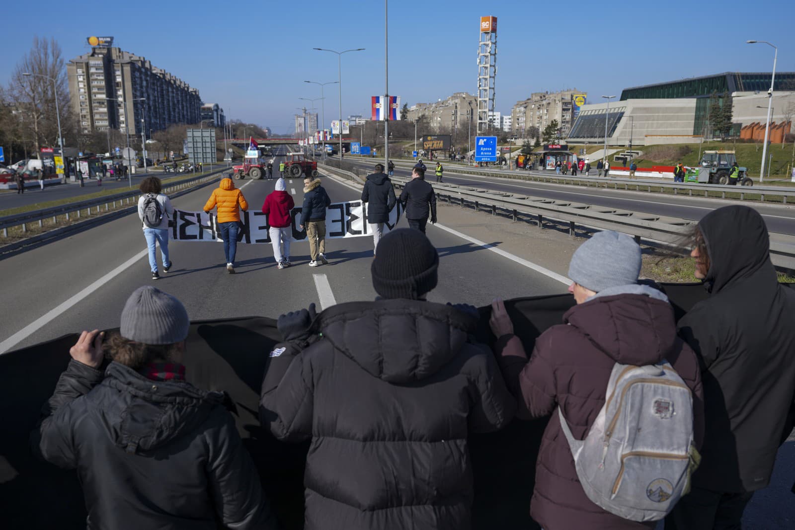 Srbskí študenti zablokovali cesty: