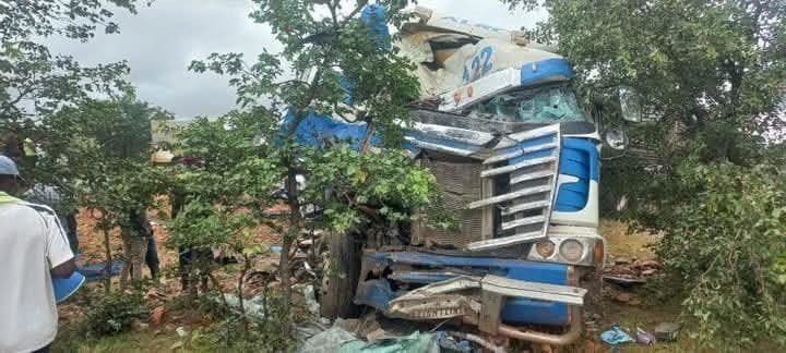 Tragická zrážka autobusu a nákladného auta v Zimbabwe.
