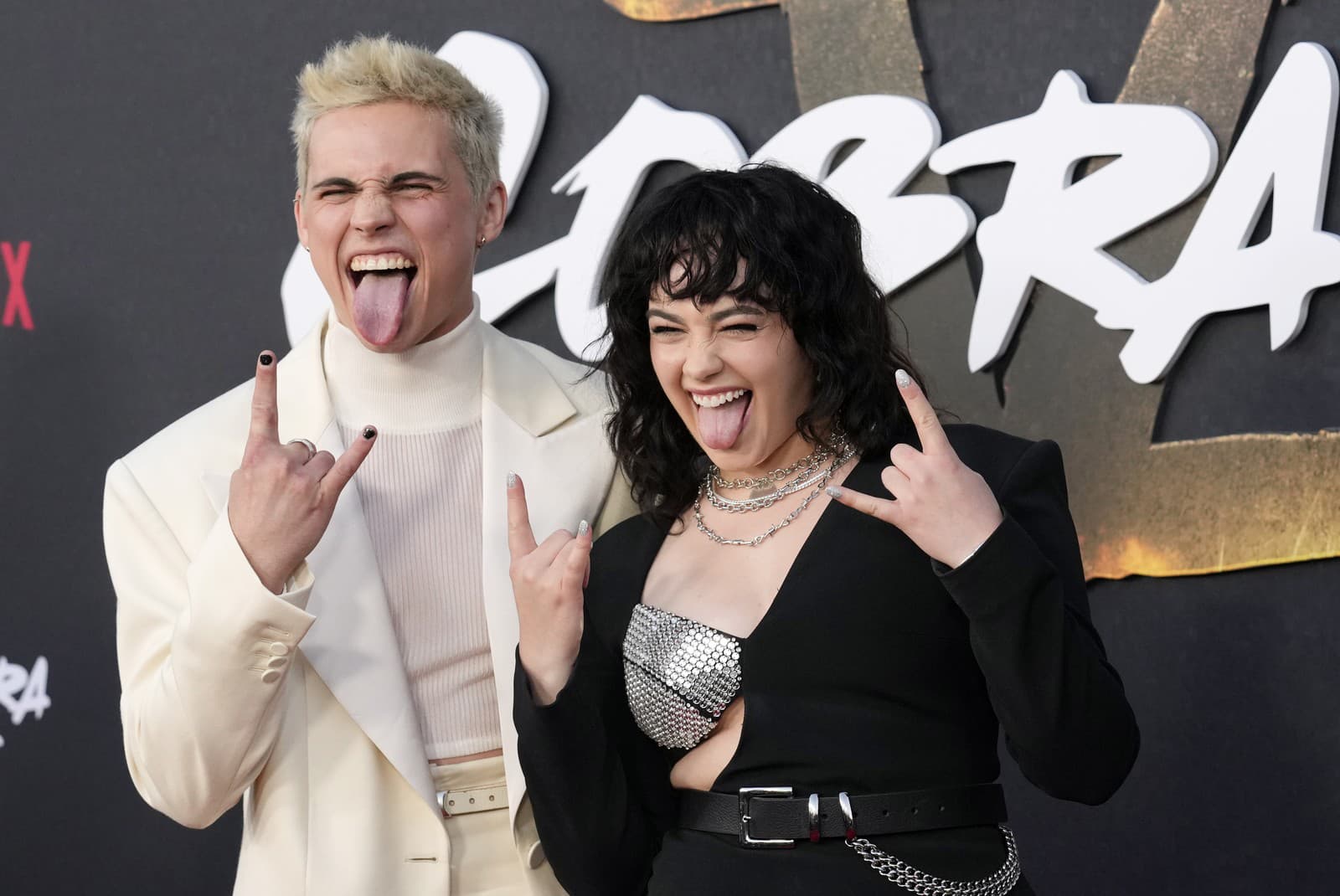 Tanner Buchanan, Mary Mouser