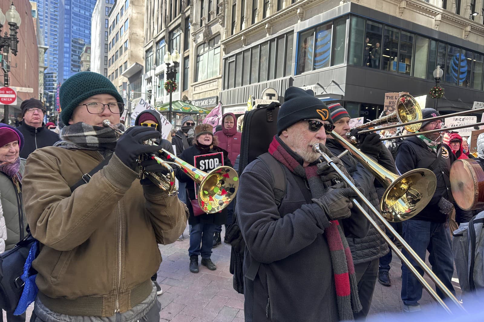 Ľudia protestovali v Bostone proti politike Trumpa a Muska.