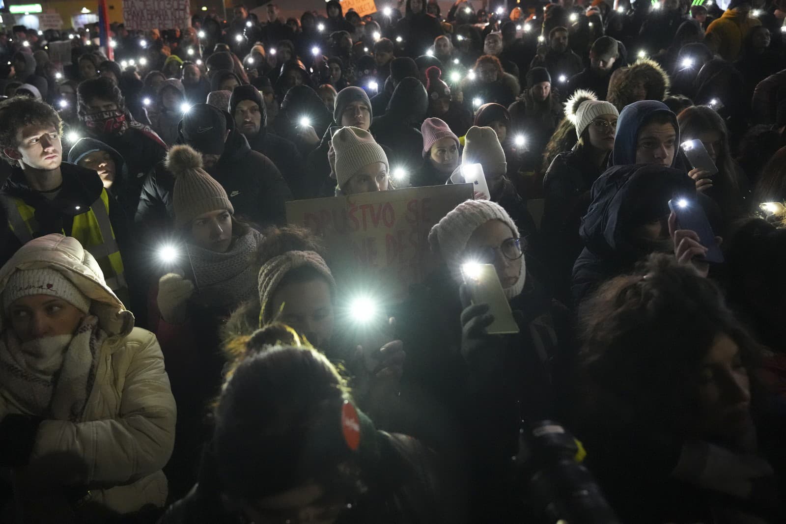 Protesty pokračujú! Tisíce Srbov