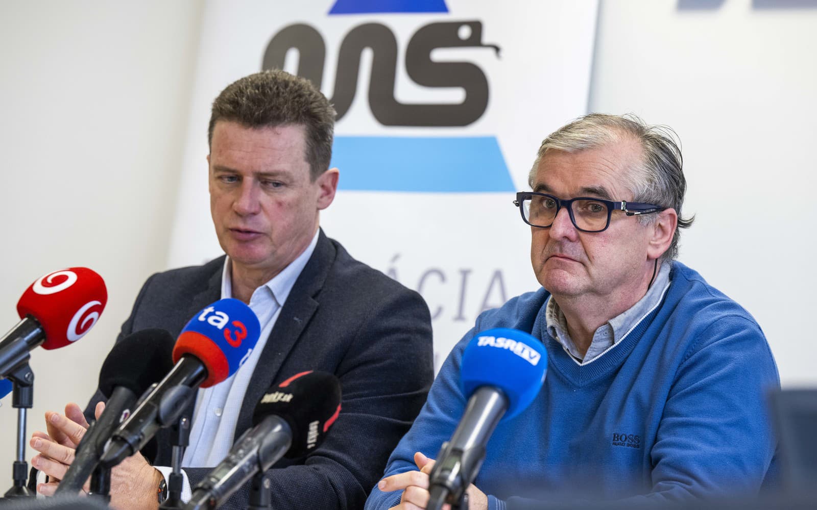 Viceprezident Asociácie nemocníc Slovenska (ANS) Igor Pramuk (vľavo) a prezident ANS Marián Petko
