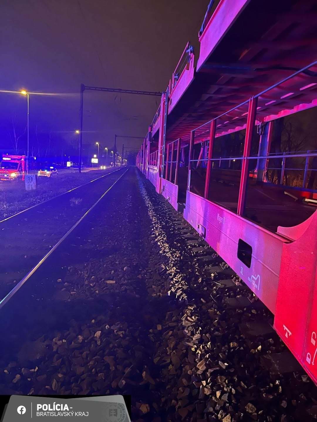 Vlak zrazil človeka, zraneniam podľahol