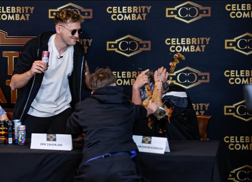 VYOSTRENÝ konflikt slovenského speváka: