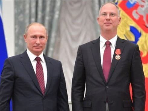 Ruský prezident Vladimir Putin a šéf ruského štátneho investičného fondu Kirril Dmitrijev
