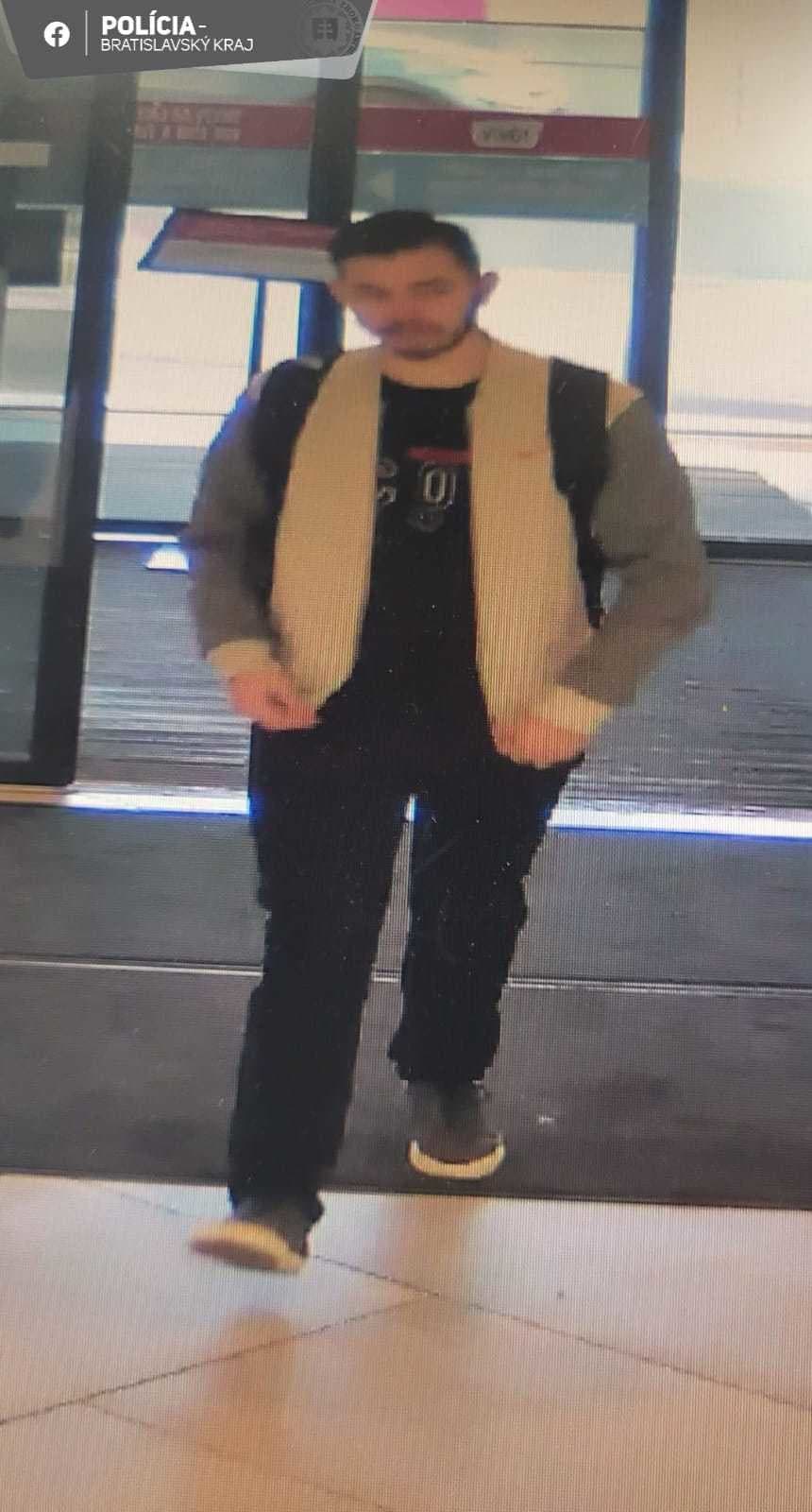 Kradol v zlatníctve a