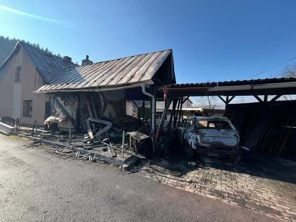 Nočný požiar drevenej stodoly