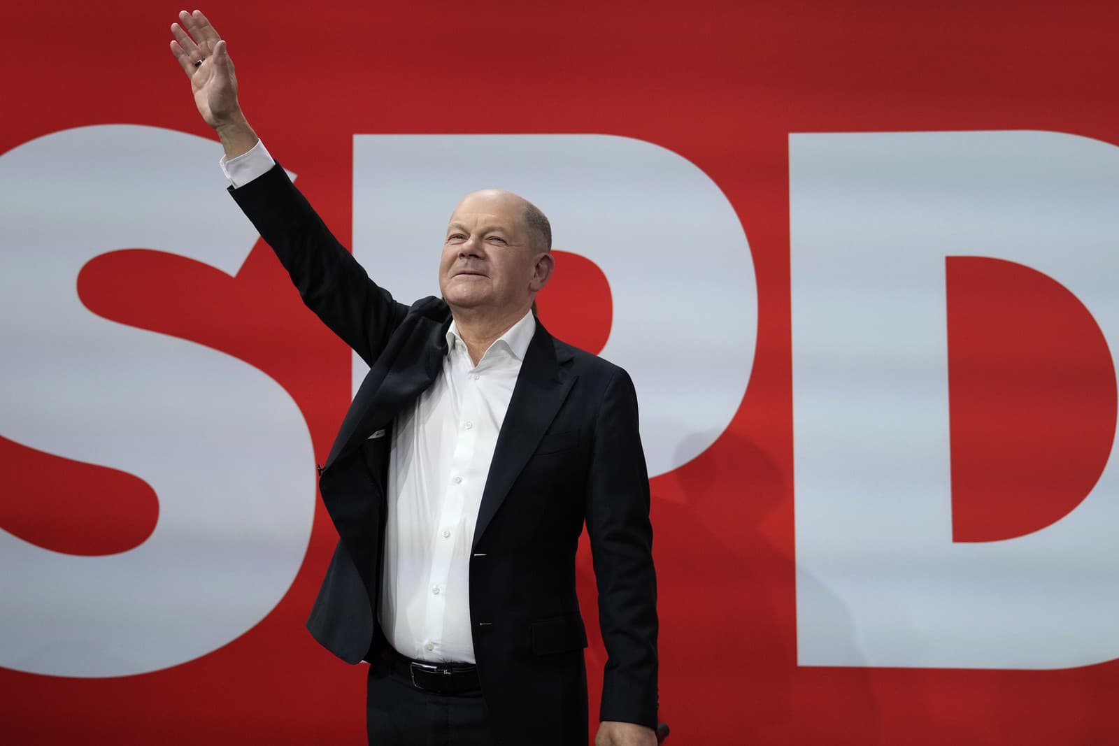 Olaf Scholz po zverejnení prvých výsledkov predčasných parlamentných voľbách 