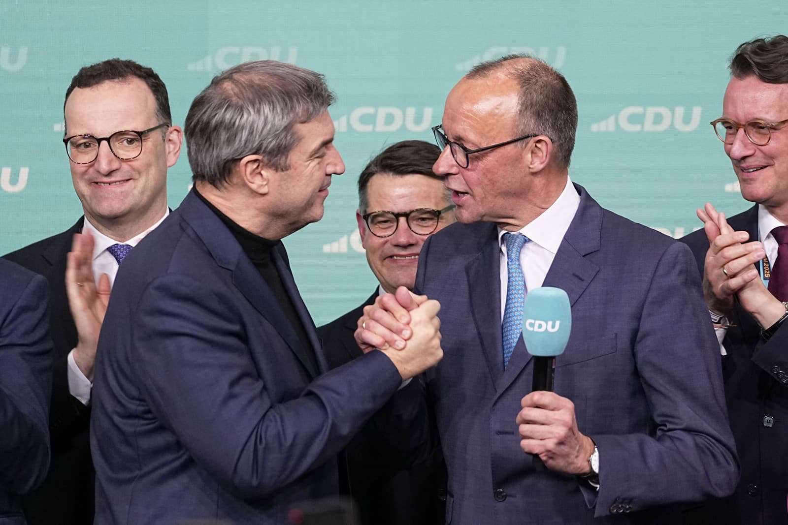 Predseda Kresťanskodemokratickej únie (CDU) Friedrich Merz a Markus Soeder
