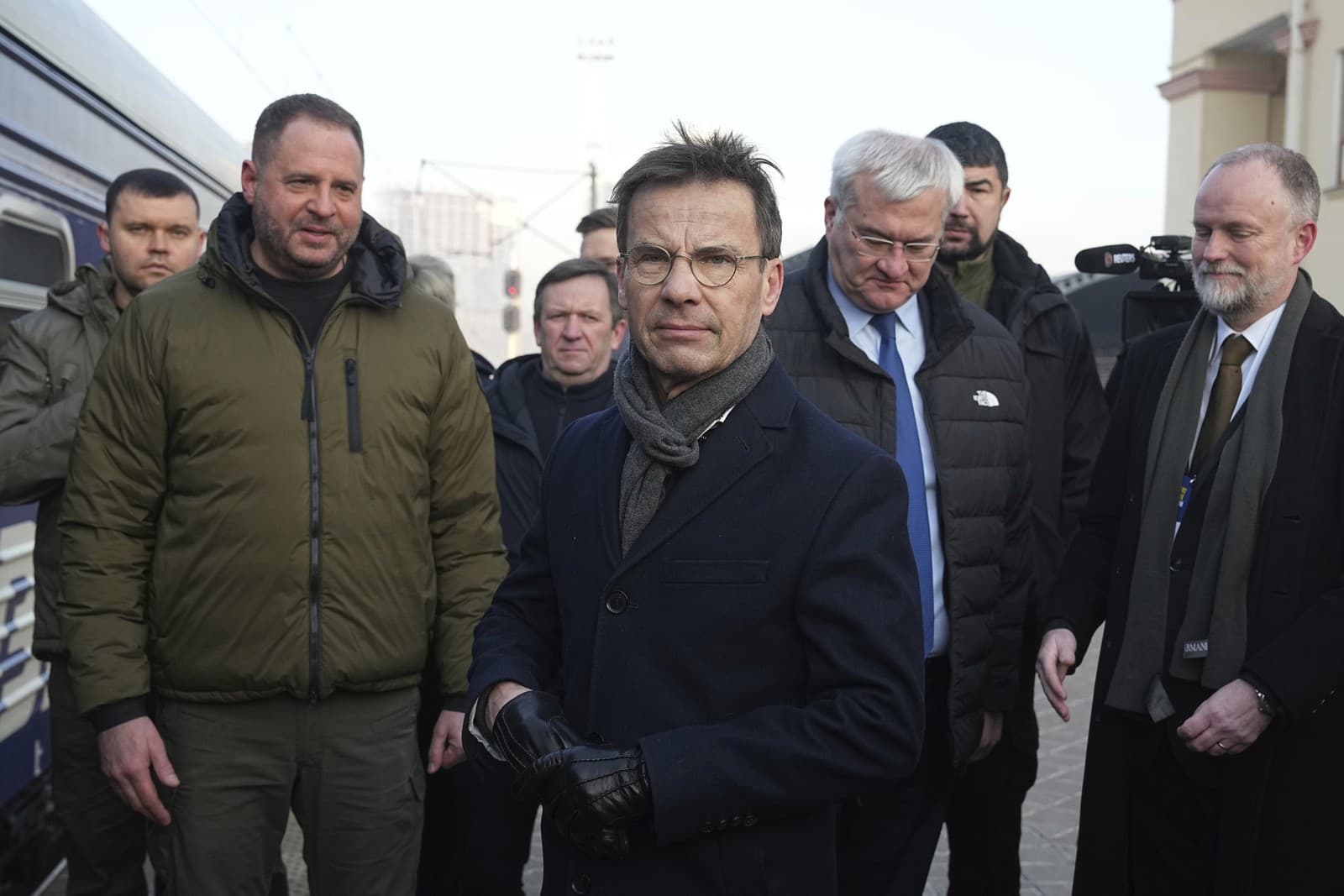 Švédsky premiér Ulf Kristersson na vlakovej stanici v Kyjeve