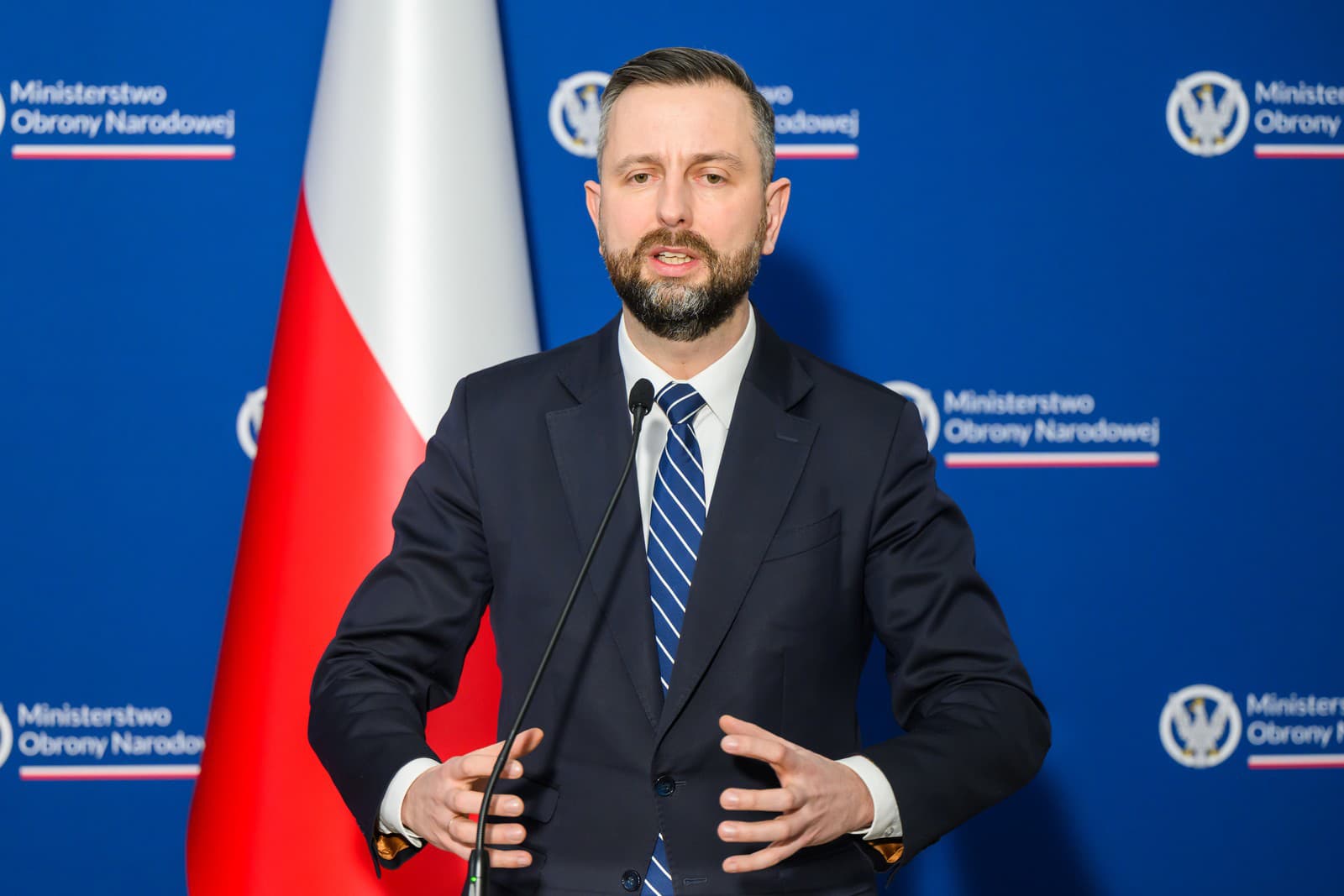 Poľský minister obrany Wladyslaw Kosiniak-Kamysz počas tlačovej konferencie po stretnutia s rezortným kolegom vicepremiérom a ministrom obrany SR Robertom Kaliňákom 