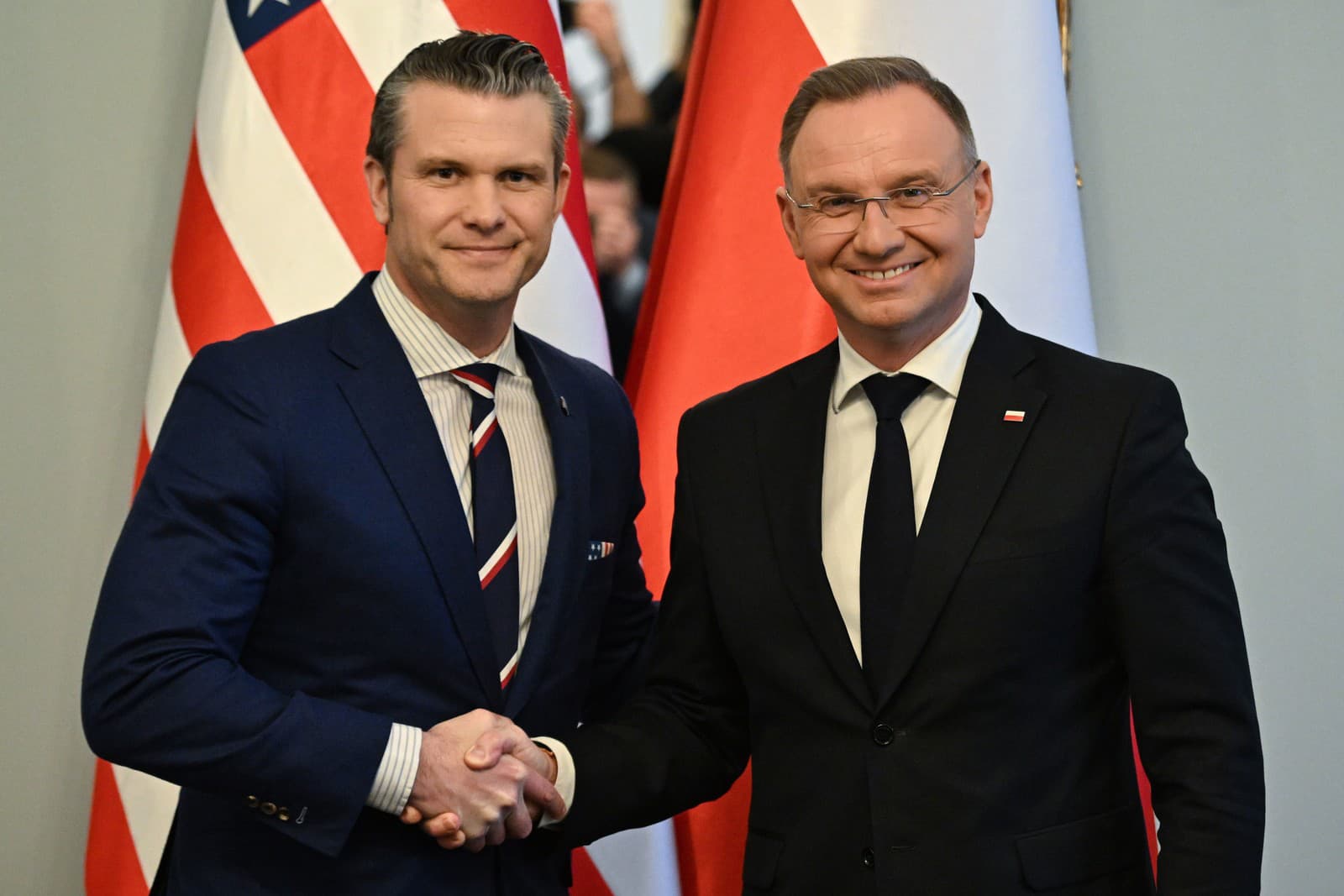 Americký minister obrany Pete Hegseth a poľský prezident Andrzej Duda 