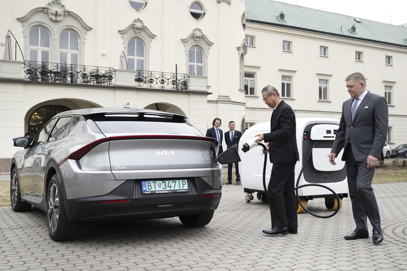 Premiér oznámil kľúčové rozhodnutie: