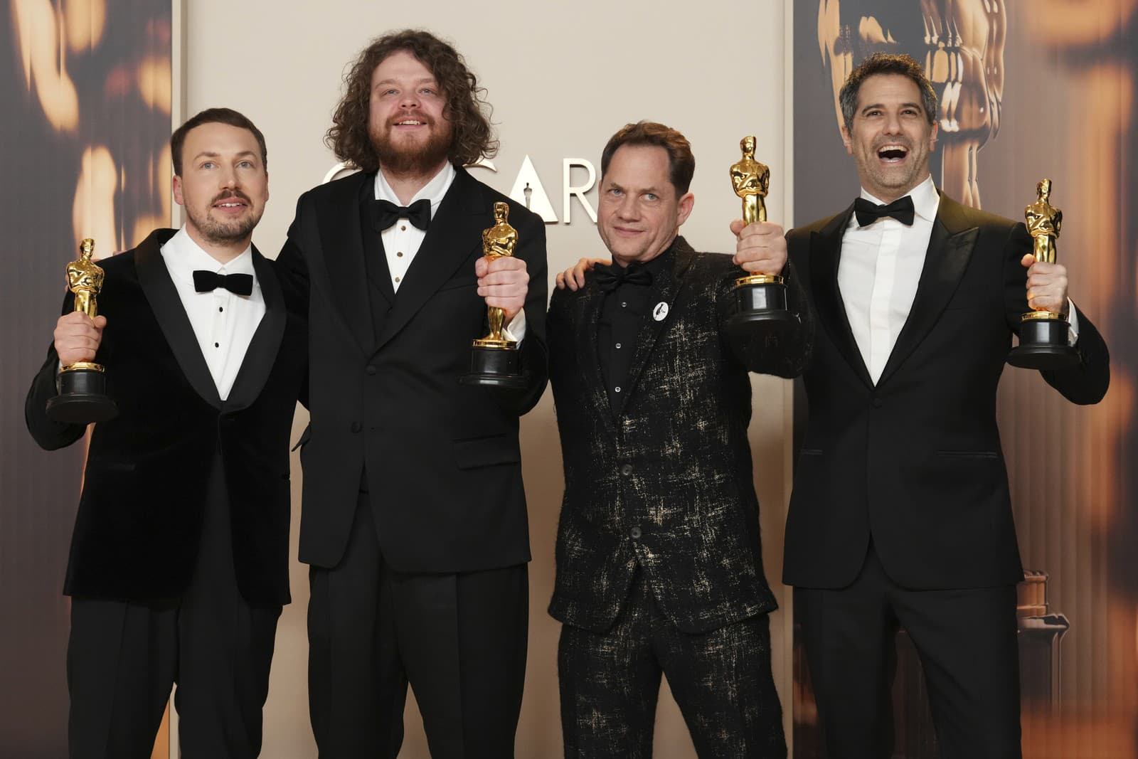 Tvorcovia filmu Flow - zľava Gints Zilbalodis, Matiss Kaza, Ron Dyens a Gregory Zalcman