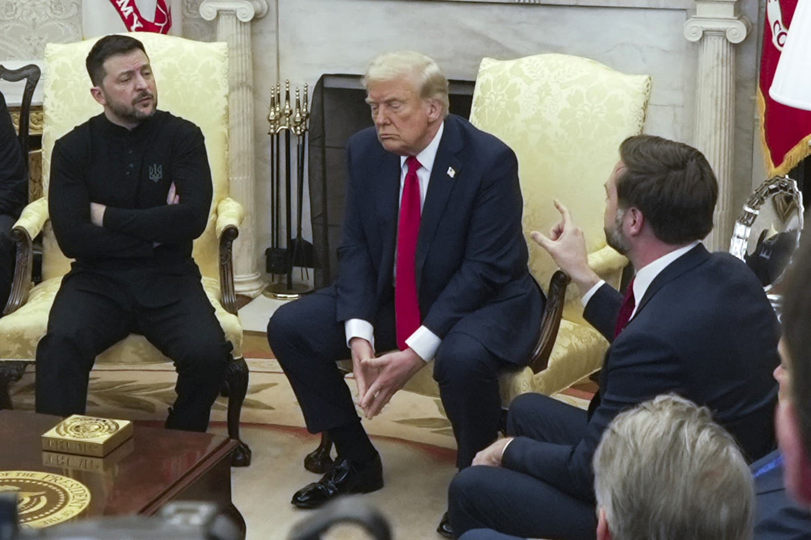 Americký prezident Donald Trump a ukrajinský prezident Volodymyr Zelenskyj počas stretnutia v Oválnej pracovni Bieleho dom.