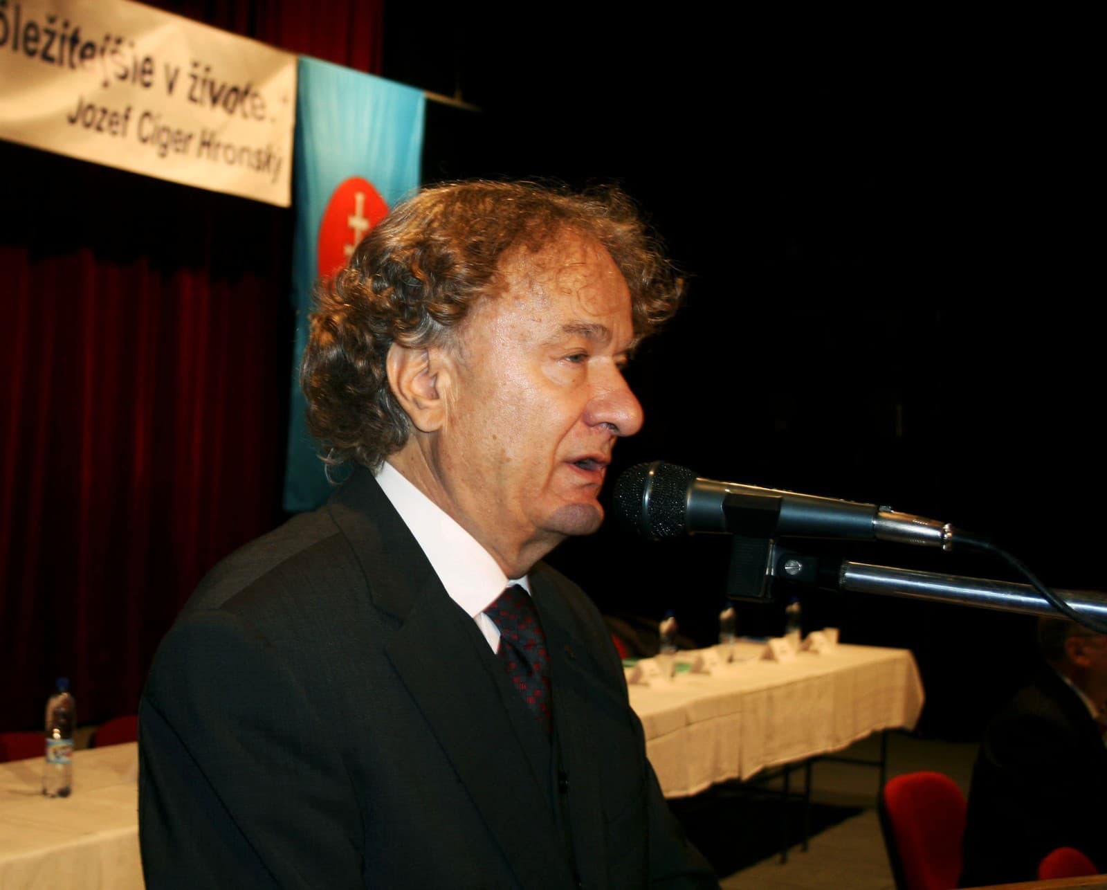 Archívna fotografia Jozefa Markuša ako predsedu Matice slovenskej