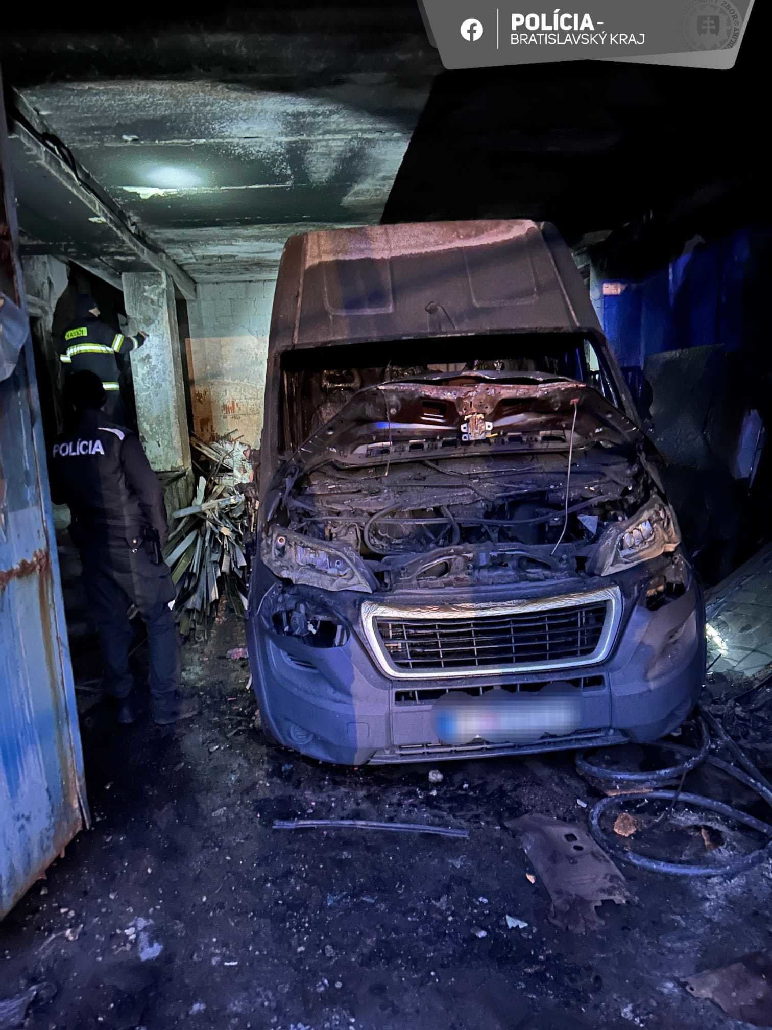 Nočný požiar v Petržalke!