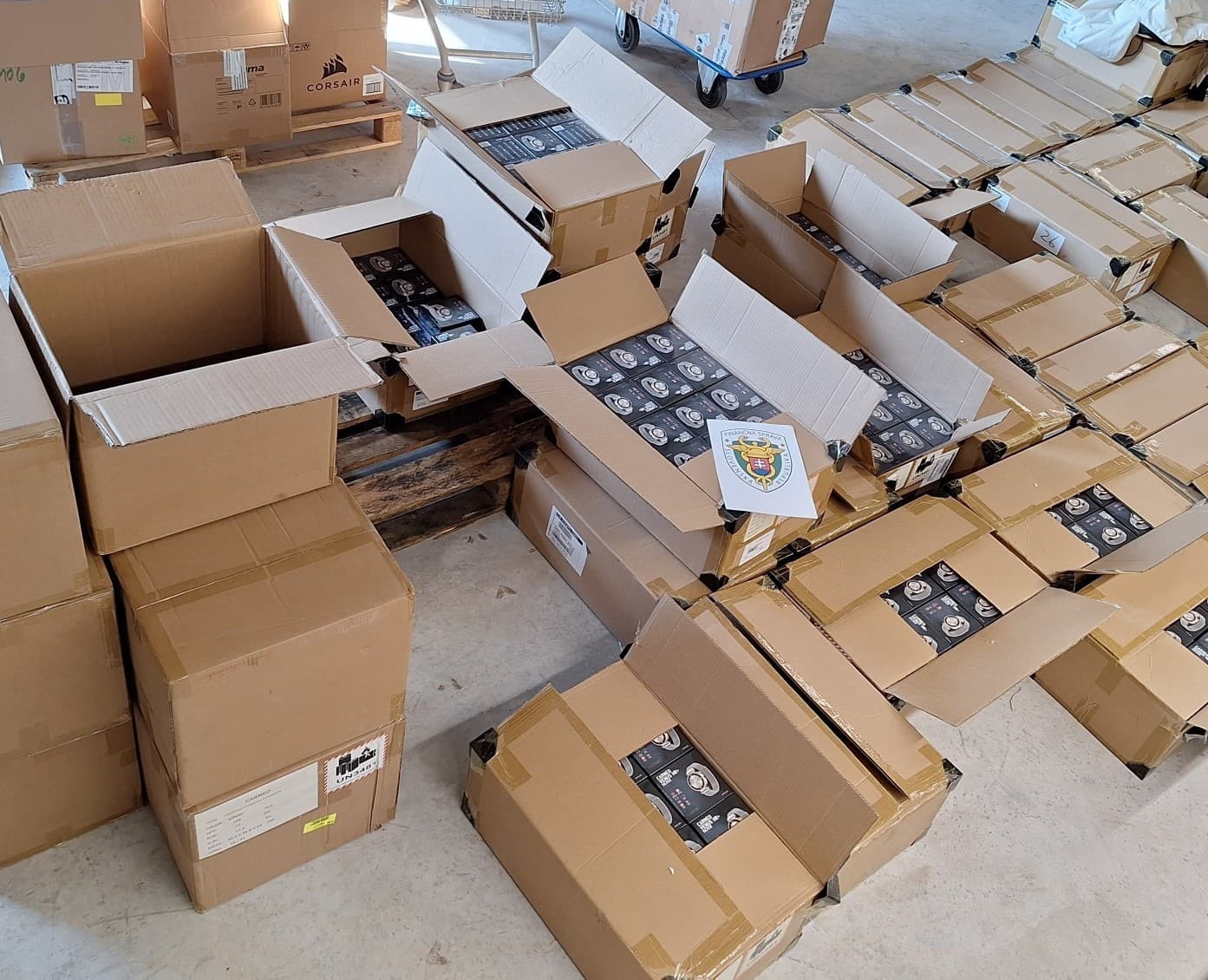 Colníci zaistili falzifikáty smart