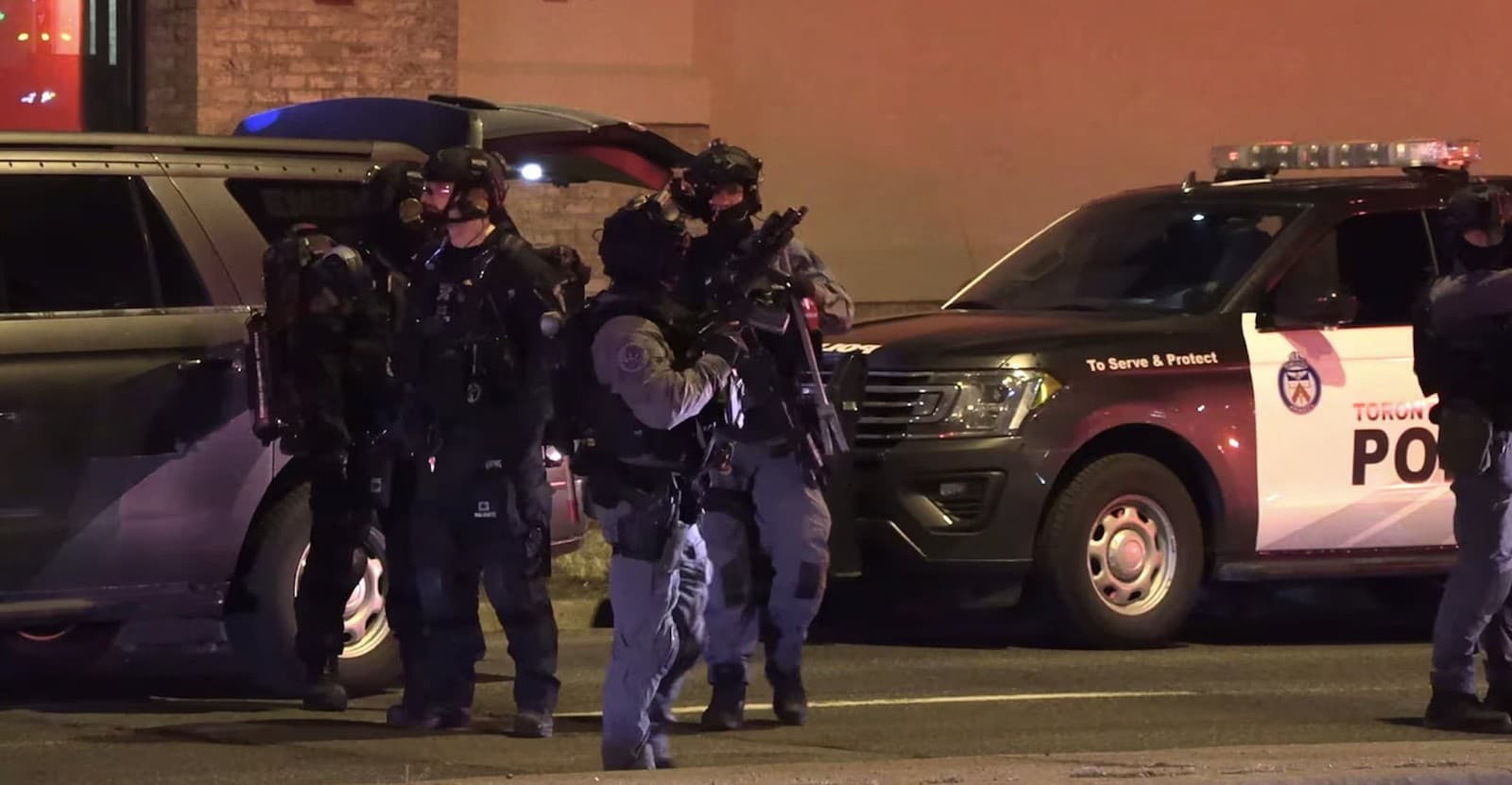 Streľba v krčme vo východnom Toronte.