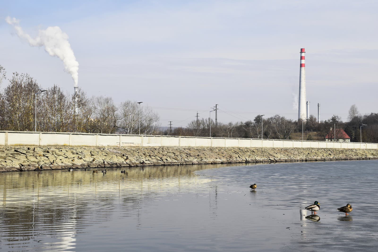 Na snímke zvolenské sídlisko Sekier a priemyselná zóna v jeho pozadí