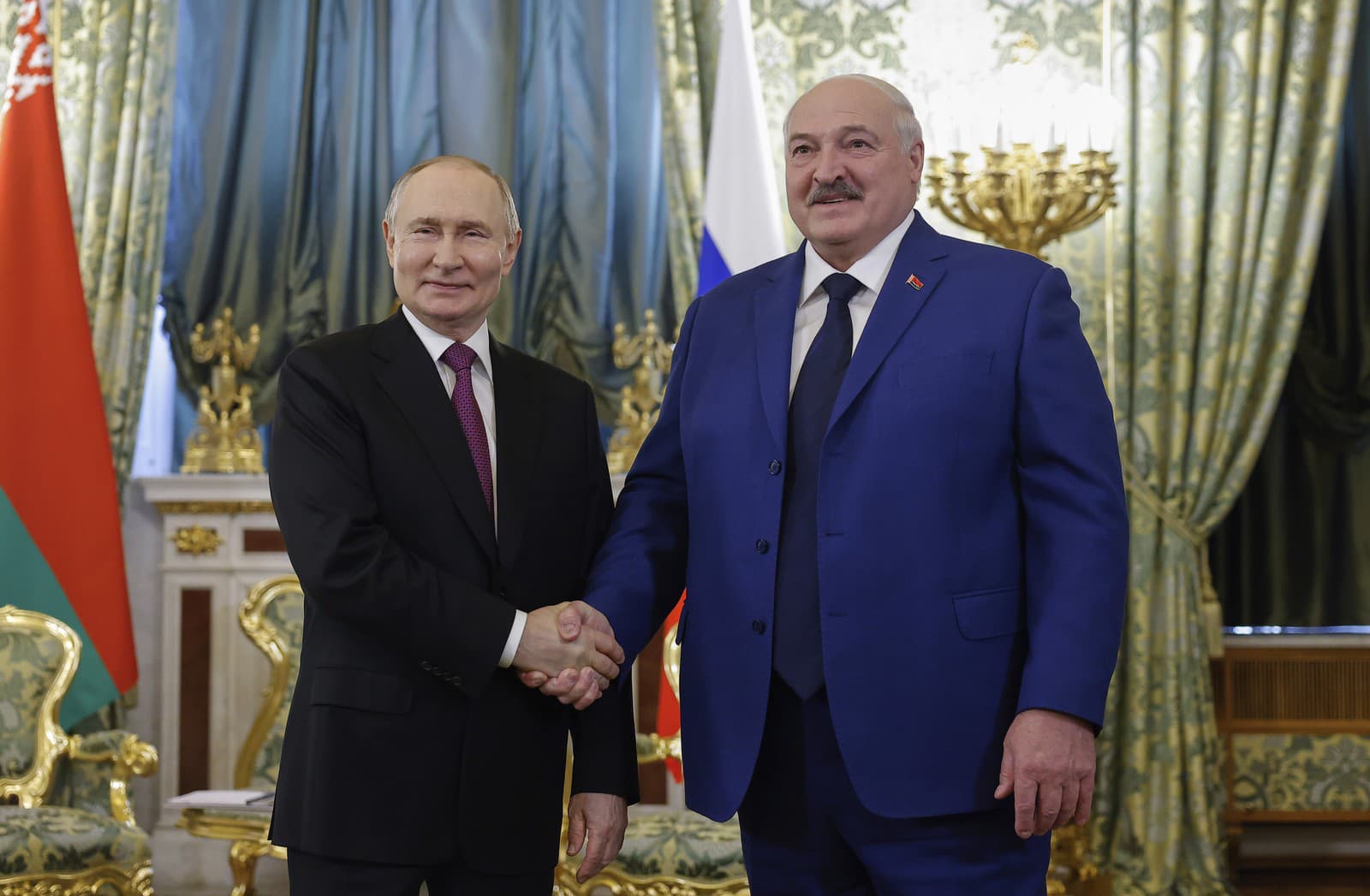 Ruský prezident Vladimir Putin a bieloruský prezident Alexander Lukašenko.