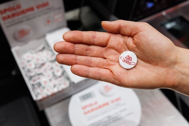 Prispieť  môžete aj kúpou symbolického odznaku za jedno euro.