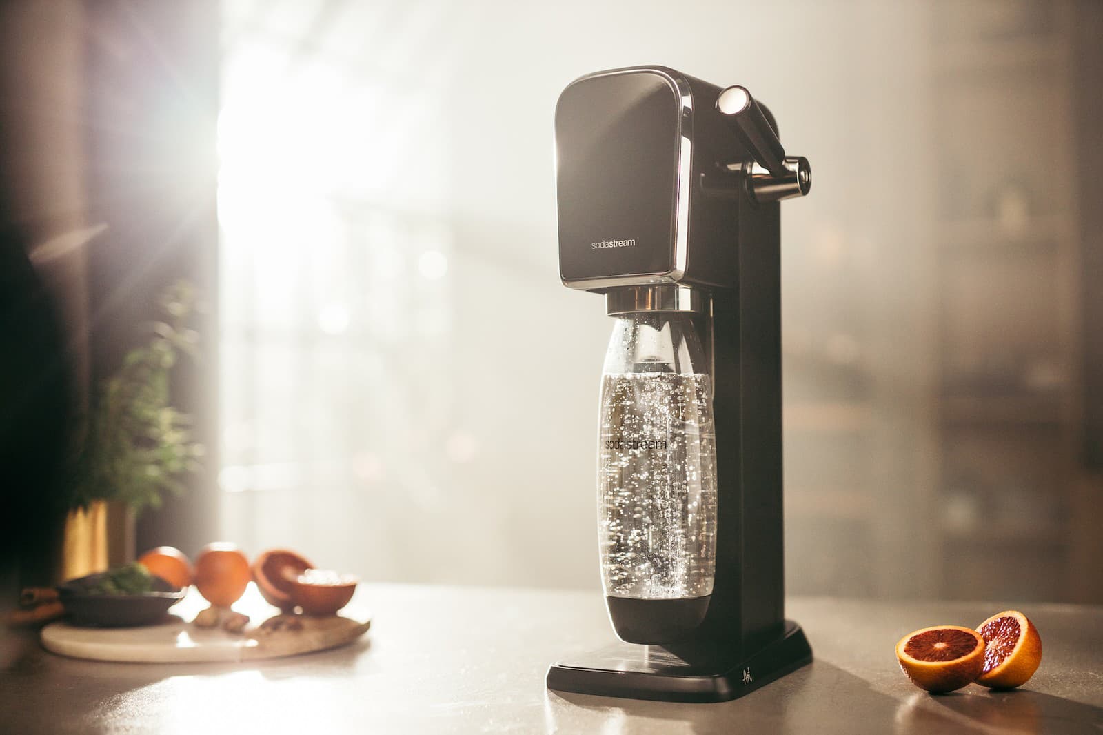 Prístroj na výrobu domácej perlivej vody SodaStream ART Black.