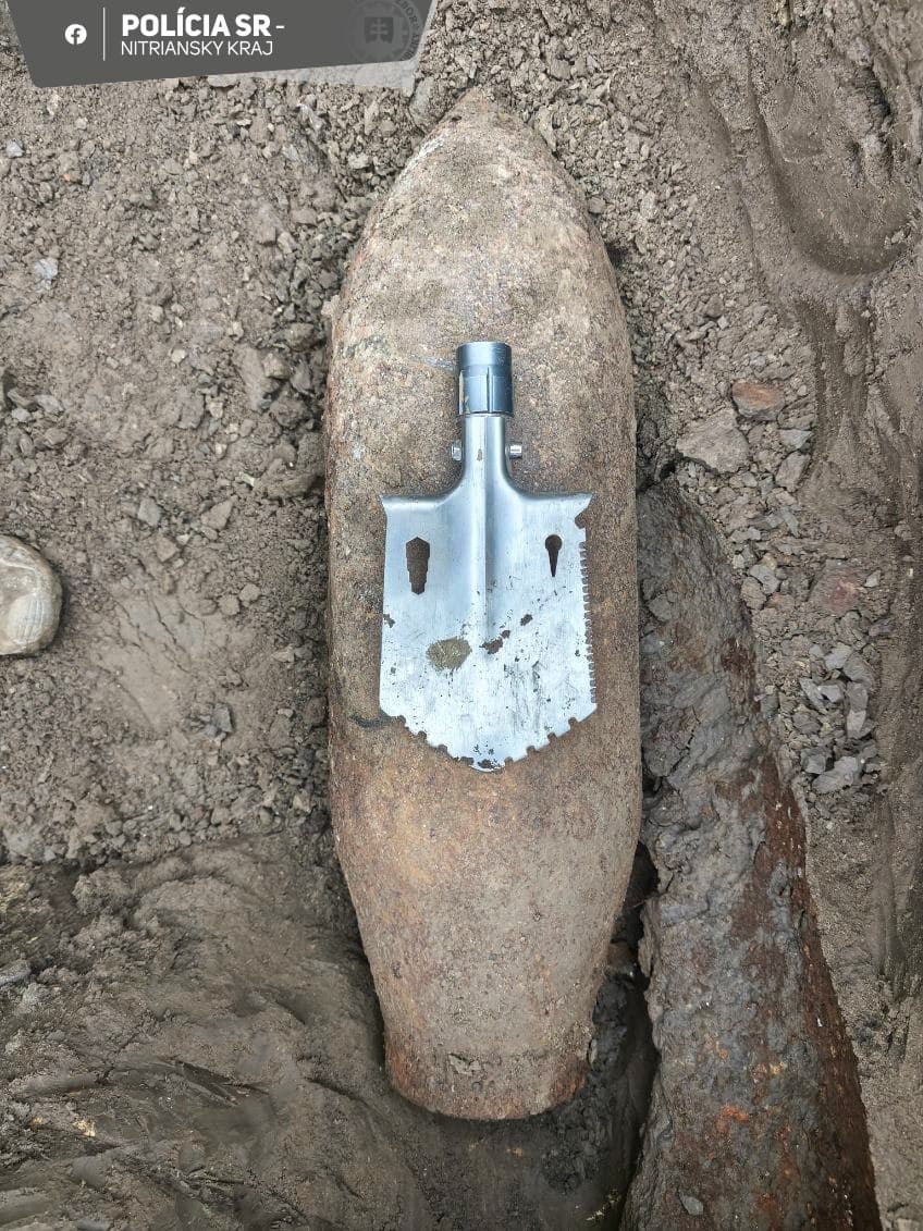 Pri výkopových prácach v obci Svodín v Novozámockom okrese bola nájdená letecká bomba z druhej svetovej vojny