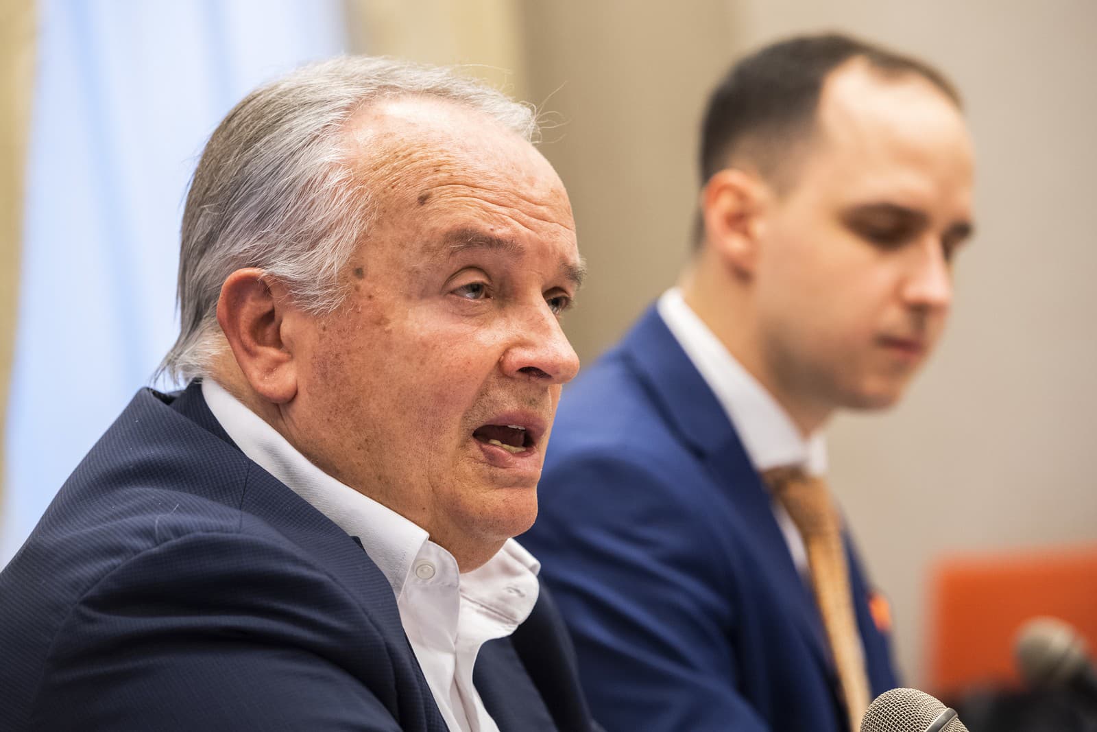 Načakane dlhé parlamentné prázdniny