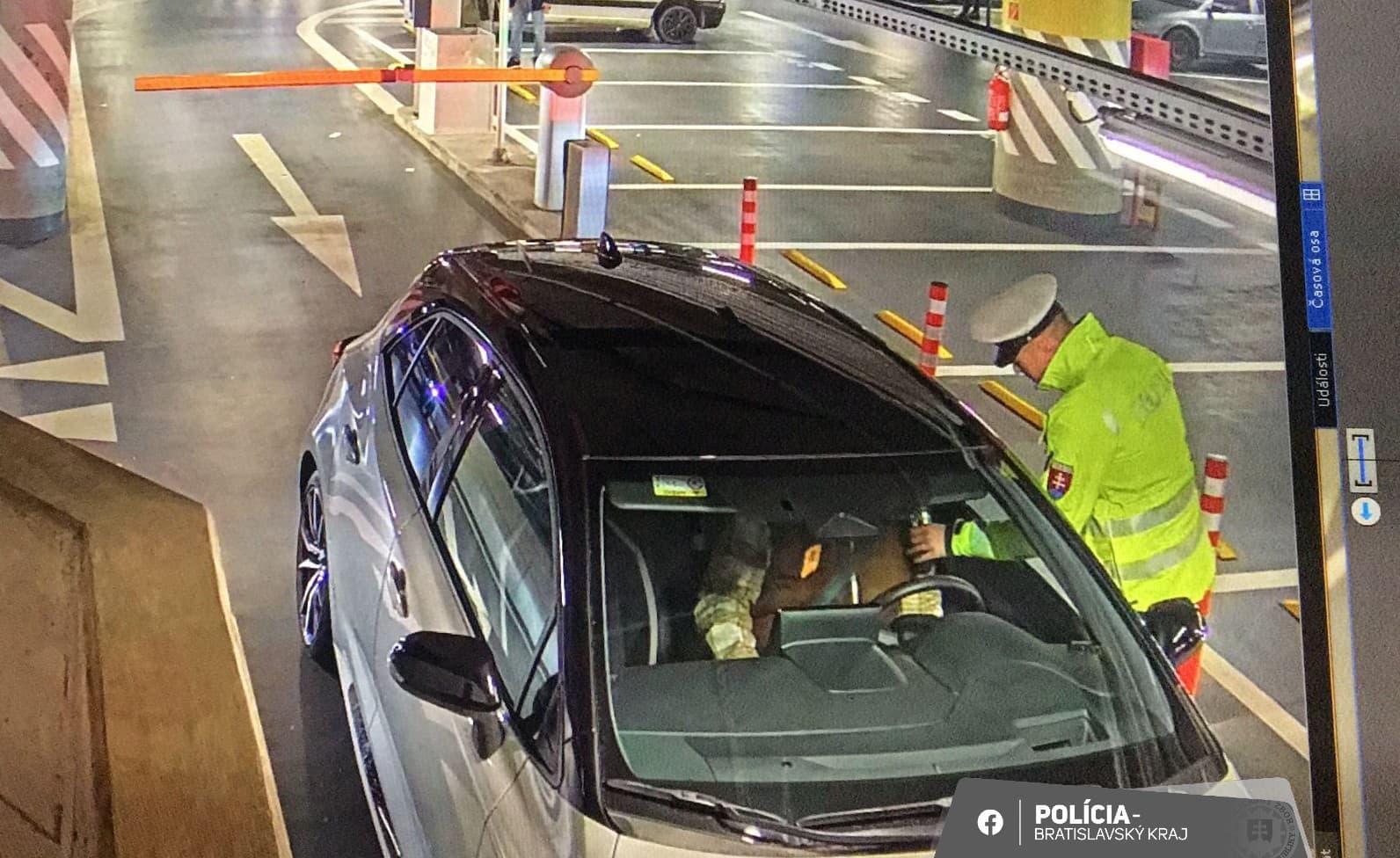 Polícia dohliadala na zraz