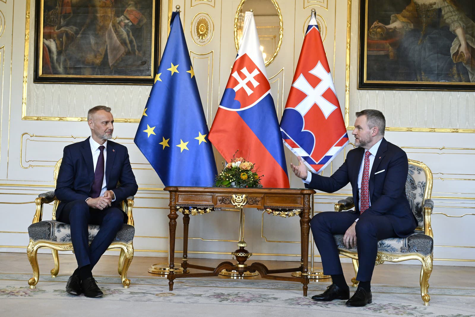 Prezident Peter Pellegrini (vpravo) prijal novovymenovaného predsedu Národnej rady SR Richarda Rašiho (vľavo) v Prezidentskom paláci v Bratislave.