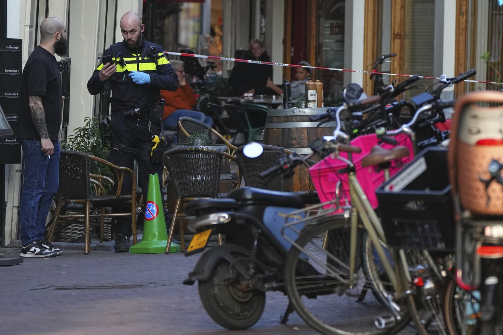 Útok nožom v Amsterdame.