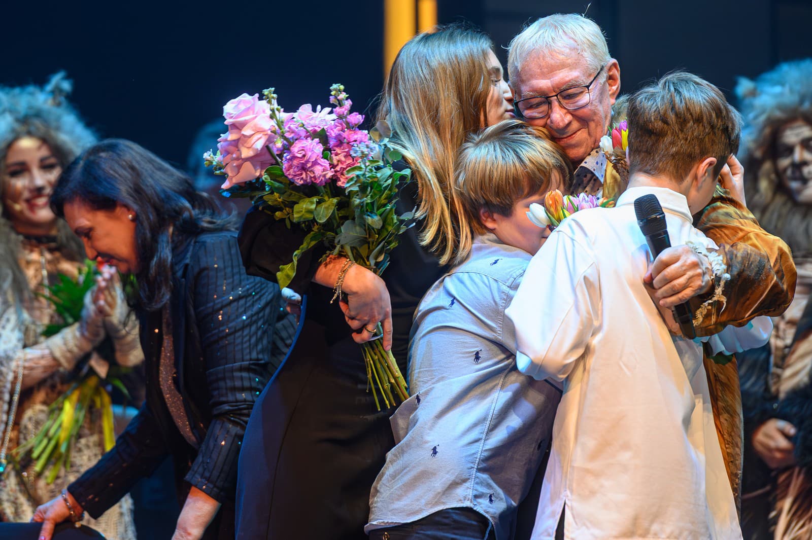 Karol Čálik s vnúčatami