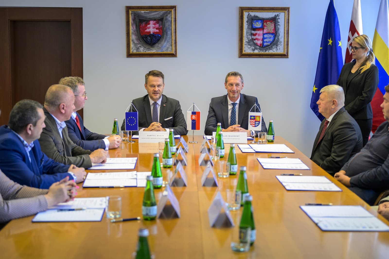 minister investícii, regionálneho rozvoja a informatizácie SR Samuel Migaľ (nominant Smer-SD), predseda Prešovského samosprávneho kraja Milan Majerský a starostovia jednotlivých obcí